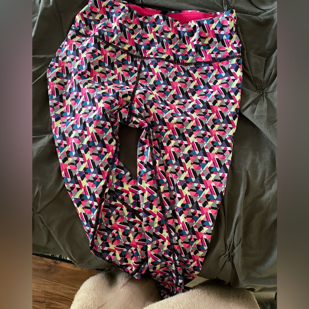 Victorias Secrets mid length leggings SIZE MEDIUM